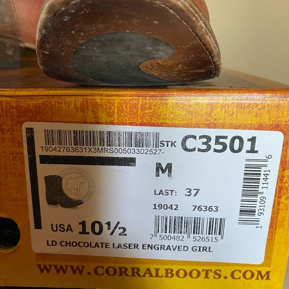 Corral Women’s Vintage Multi Color Engraved Boot - Picture 12 of 14